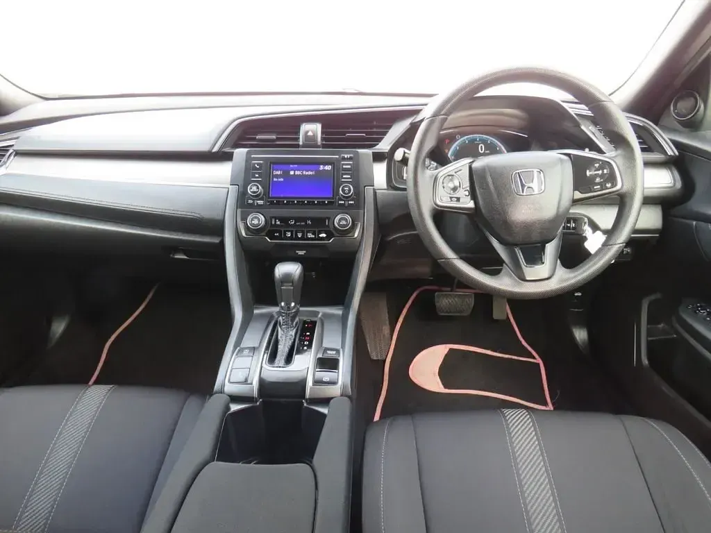 Używany Honda Civic SE 129 KM (94 kW) 2018 Szary Hatchback
