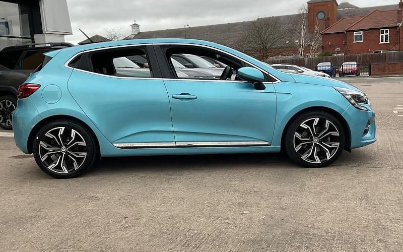 Used Renault Clio V Version S 140 HP (102 kW) 2022 Hatchback