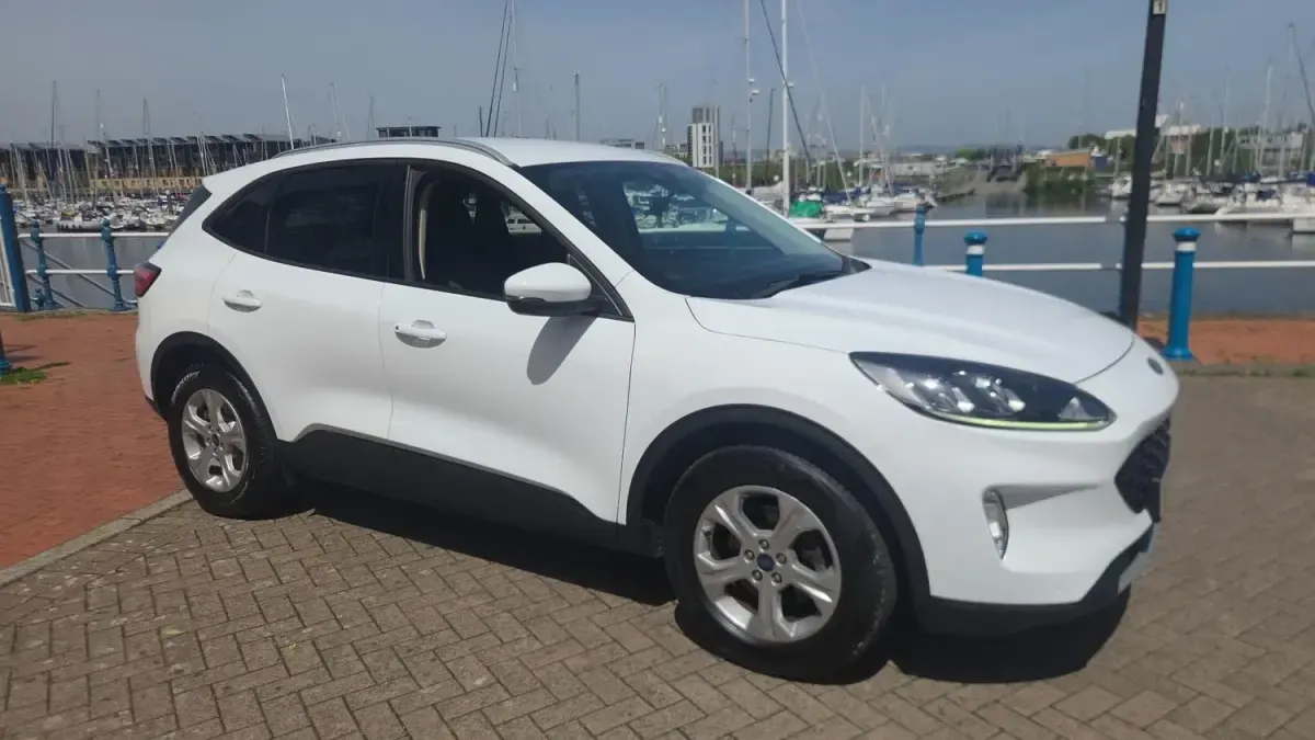 Usado Ford Kuga Zetec 120 CV (88 kW) 2021 Blanco SUV