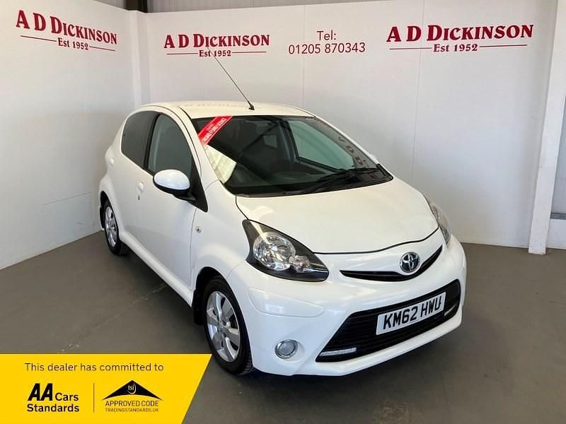 White Used 2012 Toyota Aygo Hatchback | £3,450 (Fair price) - Image 1/4