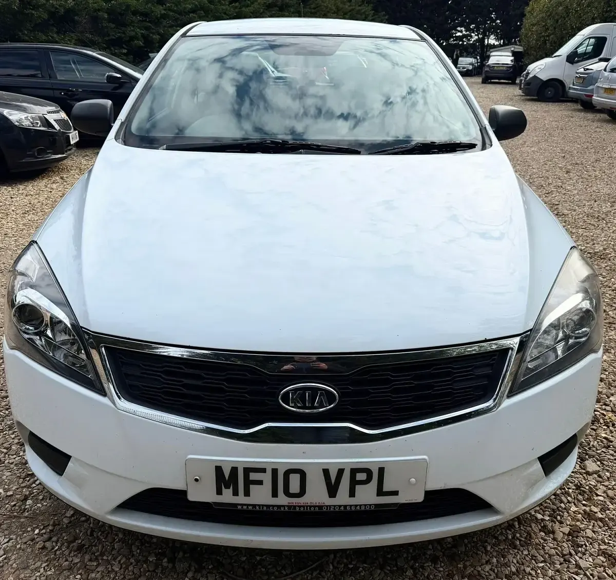 Used Kia Ceed 2010 White Hatchback
