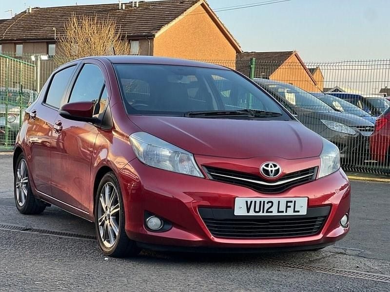 Used Toyota Yaris SR 101 HP (74 kW) 2012 Red Hatchback