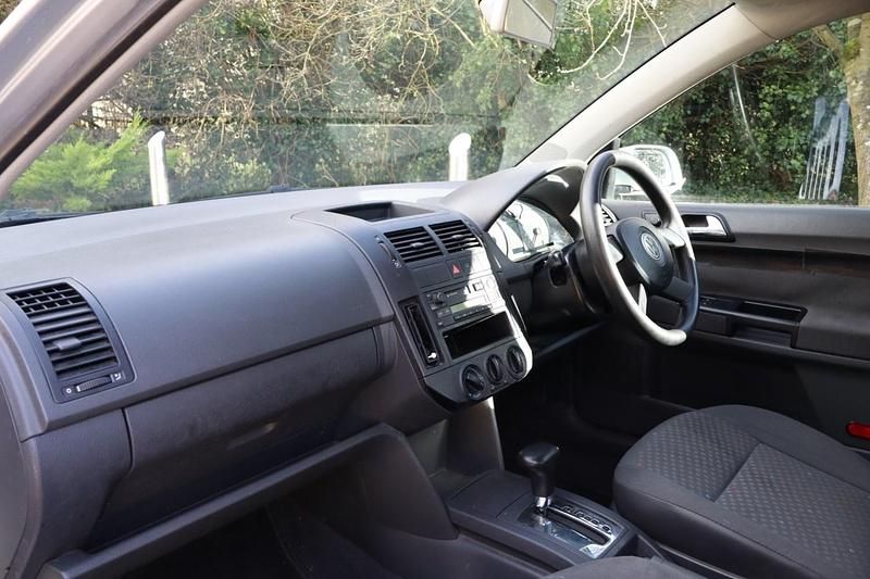 Used VW Polo 75 HP (55 kW) 2004 Silver Hatchback