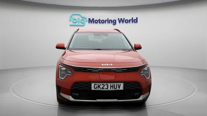 Used Kia e-Niro 147 kW (201 HP) 2023 Orange SUV