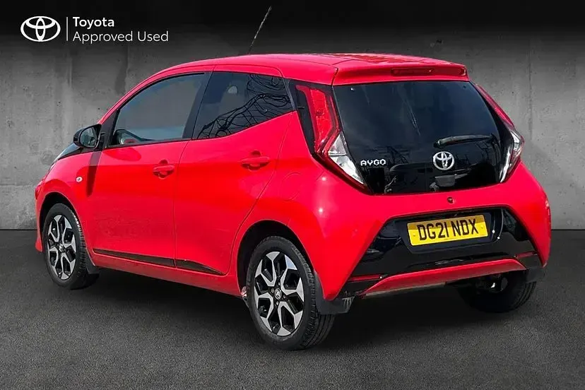 Used Toyota Aygo Trend 72 HP (52 kW) 2021 Red pop Hatchback