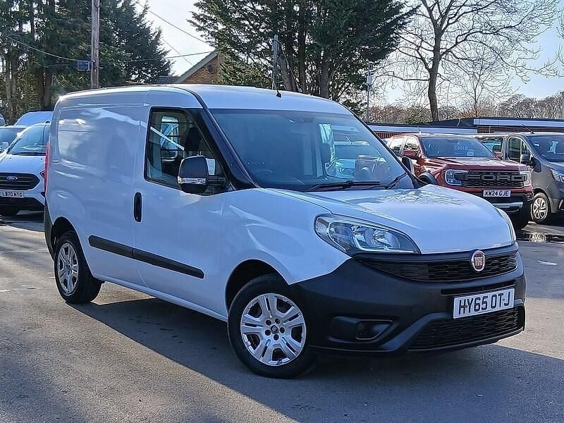 Used Fiat Doblò 90 HP (66 kW) 2015 White MPV