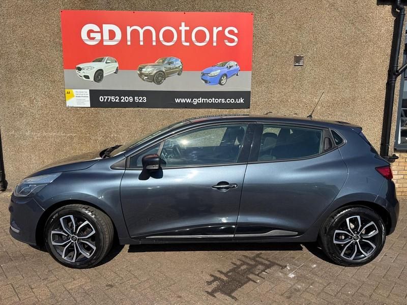 Used Renault Clio V Play 90 HP (66 kW) 2025 Grey
