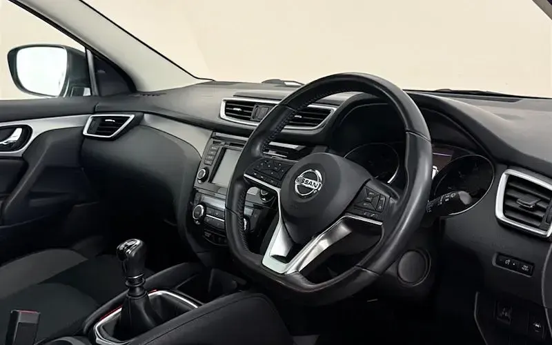 Used Nissan Qashqai N-Connecta 140 HP (102 kW) 2019 Grey SUV