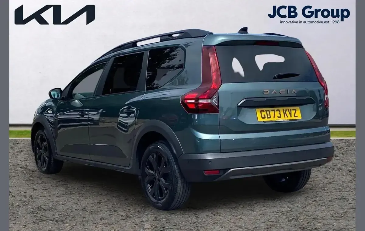 Used Dacia Jogger Extreme 110 HP (80 kW) 2024 Green MPV