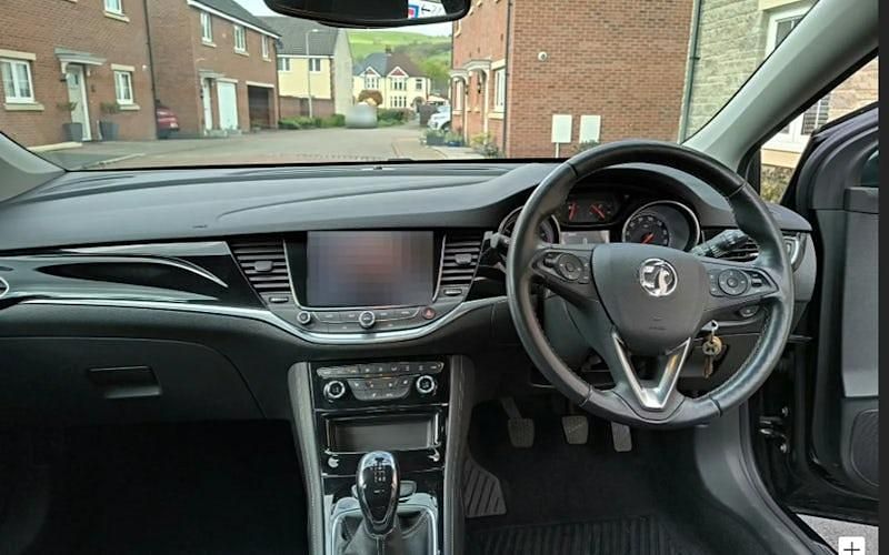 Second-hand Vauxhall Astra Elite 200 CP (147 kW) 2018 Negru Hatchback