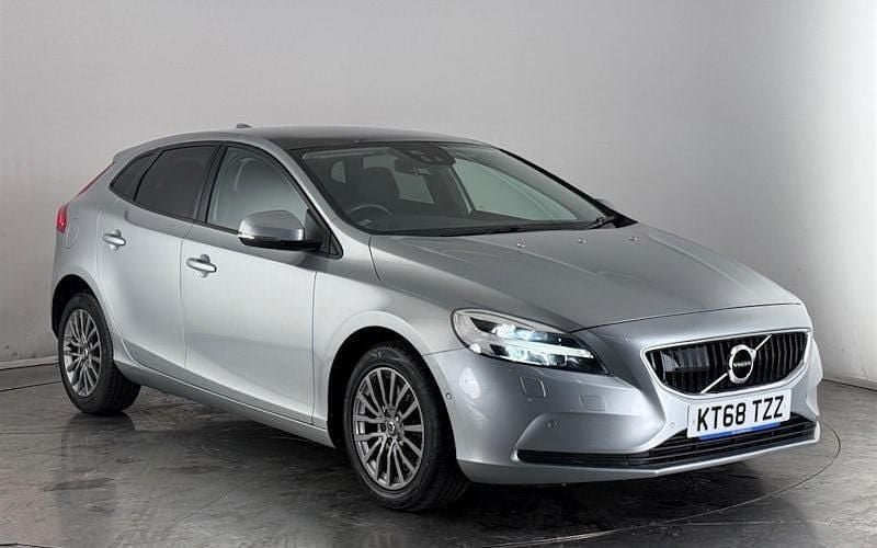Used 2019 Volvo V40 Momentum Hatchback | £13,950 (A bit pricey) - Image 1/3