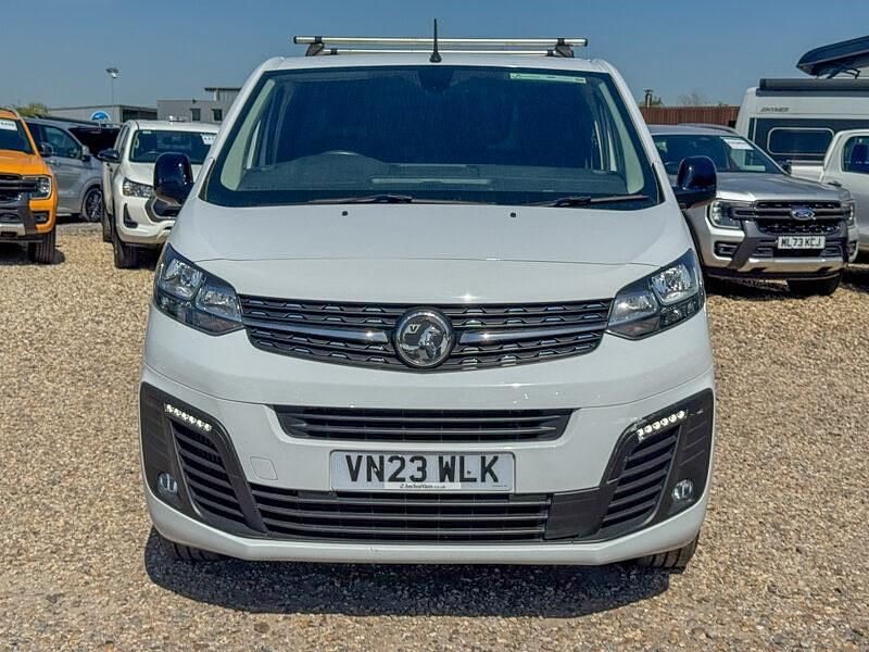 Used Vauxhall Vivaro 101 HP (74 kW) 2023 White MPV