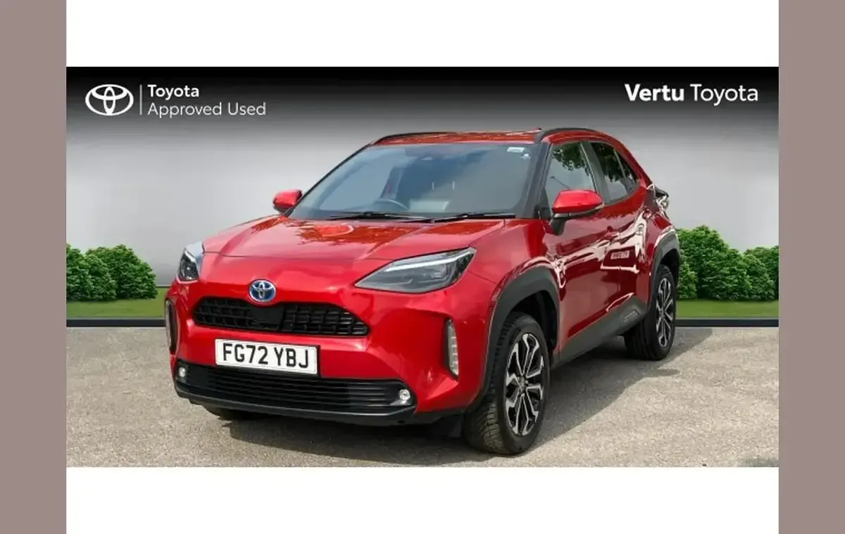 Used Toyota Yaris Cross Design 113 HP (83 kW) 2023 Red SUV