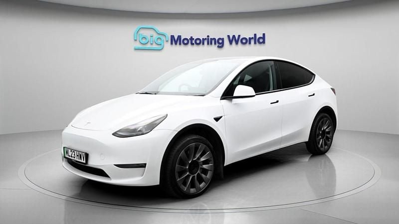 Begagnad Tesla Model Y Long Range AWD 378 kW (514 HK) 2023 Vit SUV