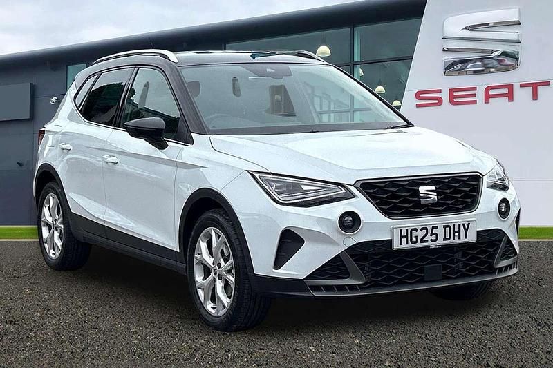 Glacial white Used 2025 Seat Arona FR SUV | £20,995 (Expensive) - Image 1/4