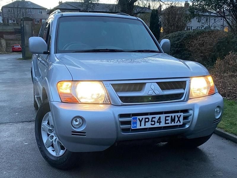 Silver Used 2004 Mitsubishi Shogun Elegance SUV | £6,995 (Good price) - Image 1/3