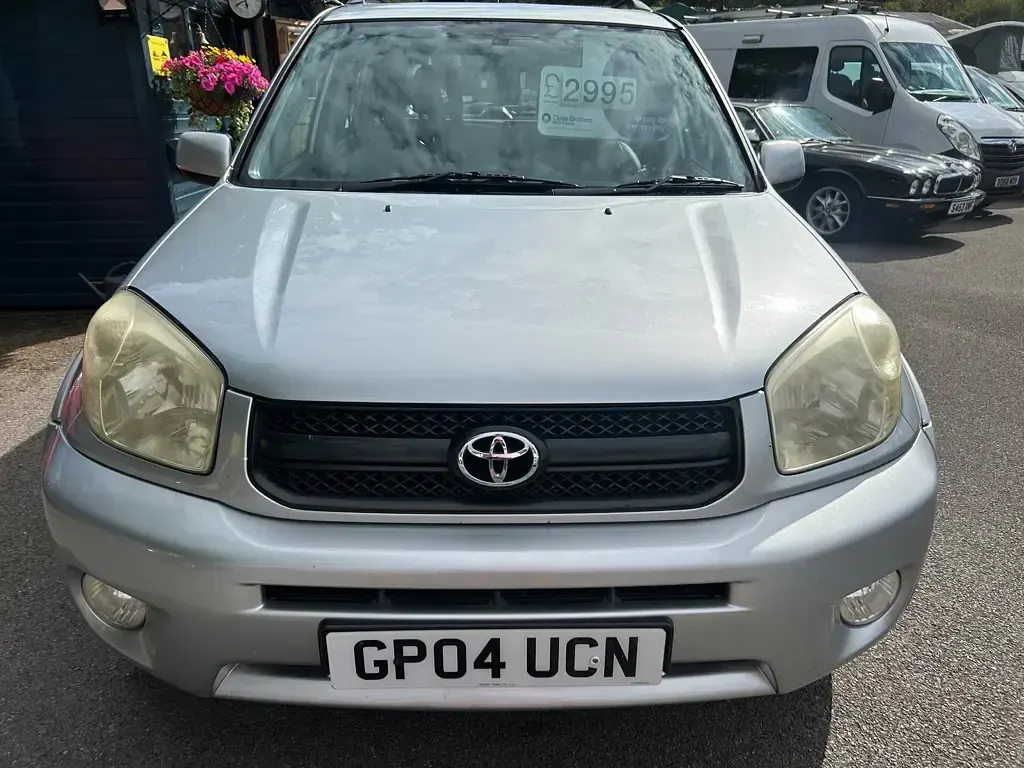 Used Toyota RAV4 147 HP (108 kW) 2004 Silver SUV