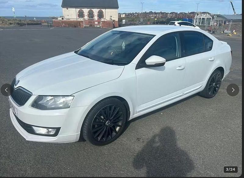 Used Skoda Octavia 2015 White Hatchback