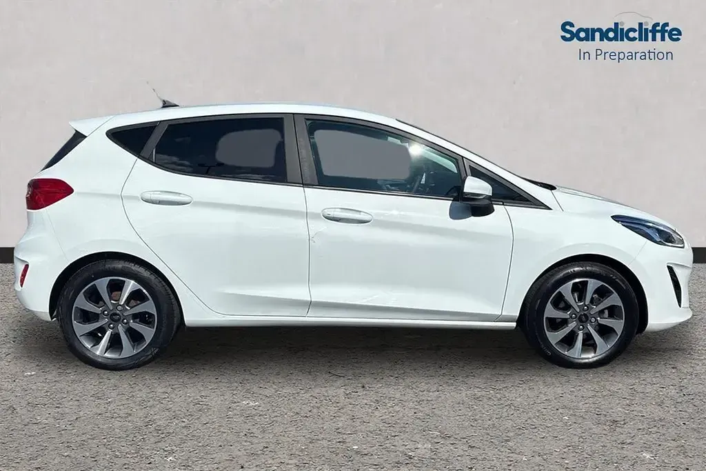 Begagnad Ford Fiesta Trend 125 HK (91 kW) 2021 Vit Halvkombi