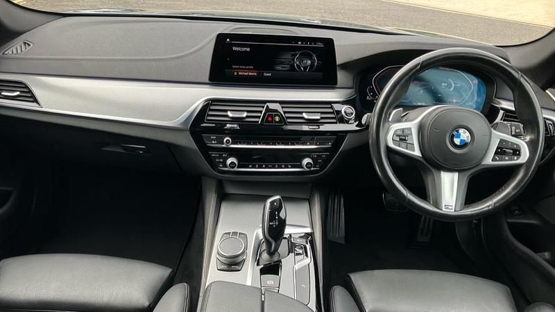 Usado BMW 520 M Sport 190 CV (139 kW) 2020 Azul Familiar