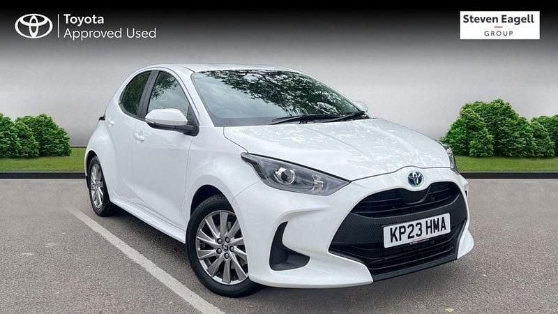 White Used 2023 Toyota Yaris Hybrid Hatchback | £16,417 (Good price) - Image 1/4