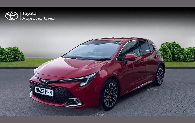 Used Toyota Corolla Design 140 HP (102 kW) 2023 Scarlet flare Hatchback