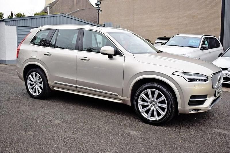 Used Volvo XC90 Inscription 225 HP (165 kW) 2016 Gold SUV