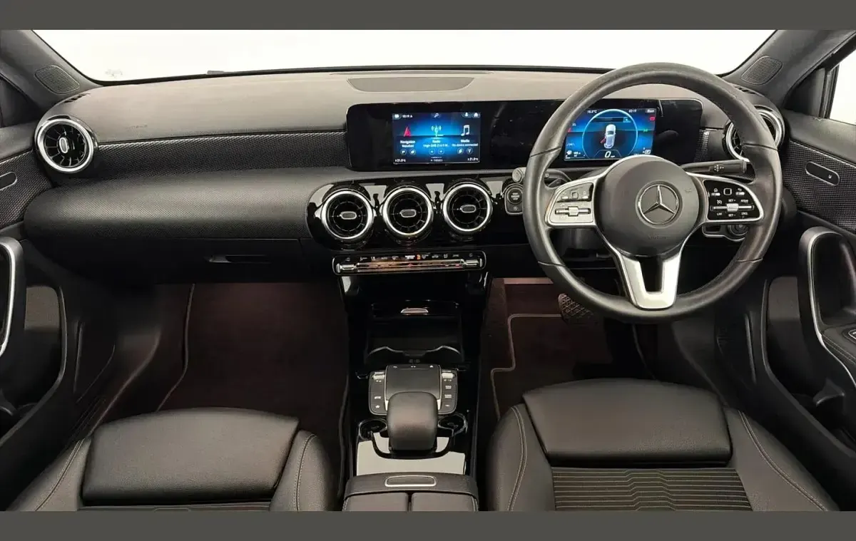 Używany Mercedes A200 150 KM (110 kW) 2021 Szary Hatchback