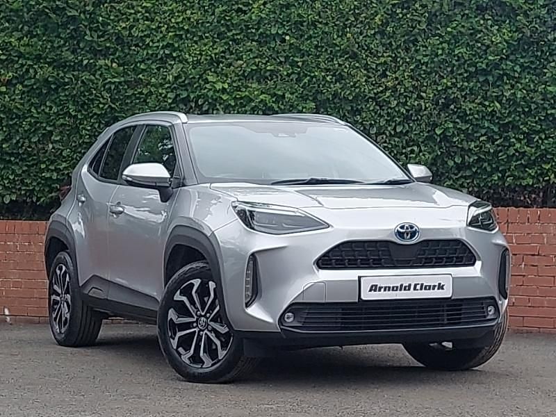 Silver Used 2022 Toyota Yaris Hybrid Design Estate | £17,498 (Good price) - Image 1/4