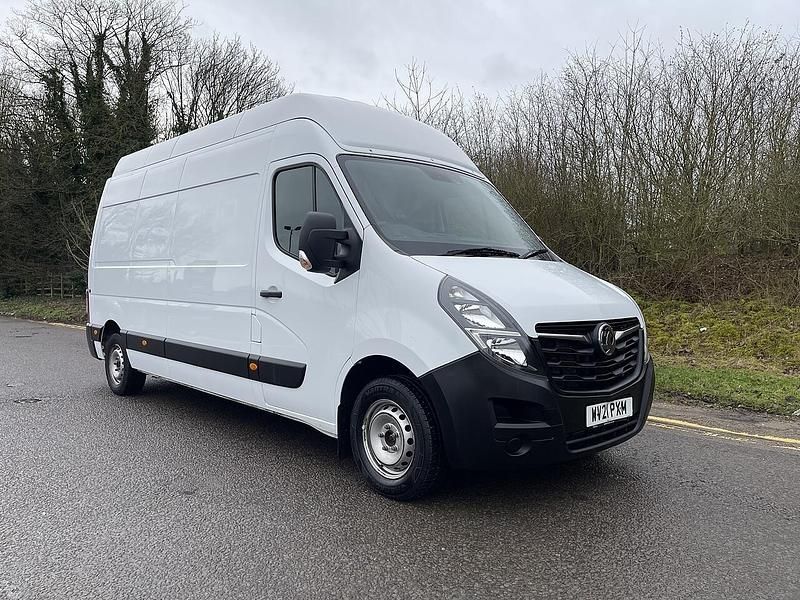 Used Vauxhall Movano Edition 135 HP (99 kW) 2021 White MPV
