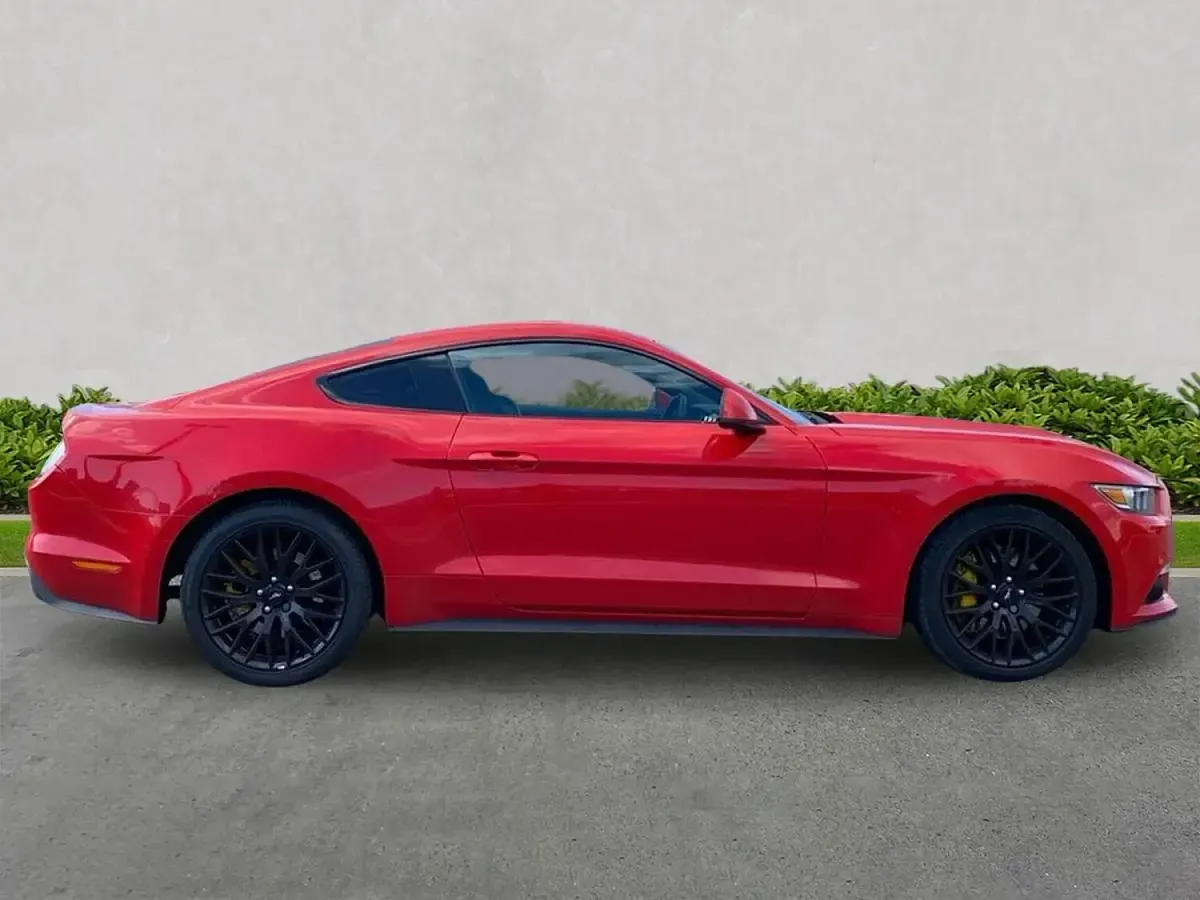 Used Ford Mustang Fastback 317 HP (233 kW) 2018 Red Coupe