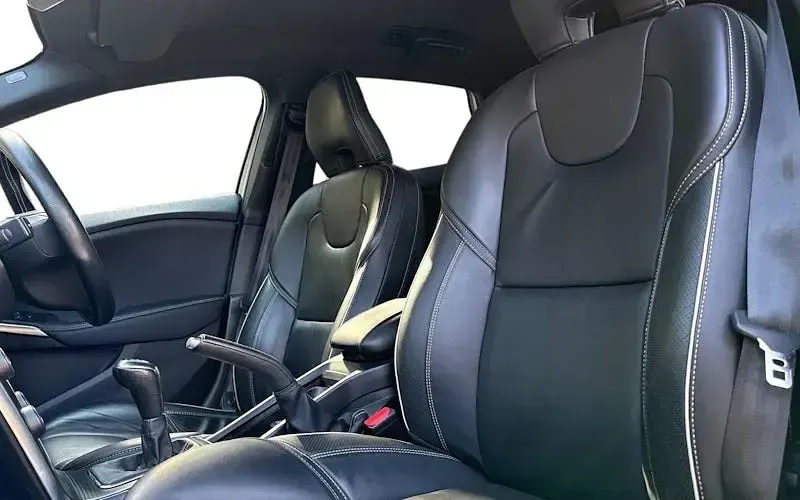 Begagnad Volvo V40 R-Design 122 HK (89 kW) 2019 Halvkombi