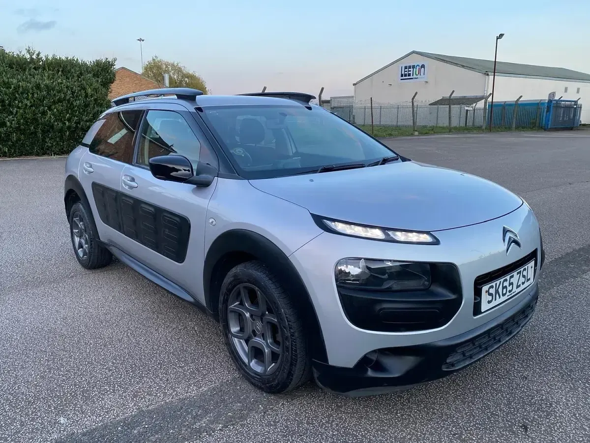 Used Citroën C4 Cactus Feel 100 HP (73 kW) 2015 Silver Hatchback