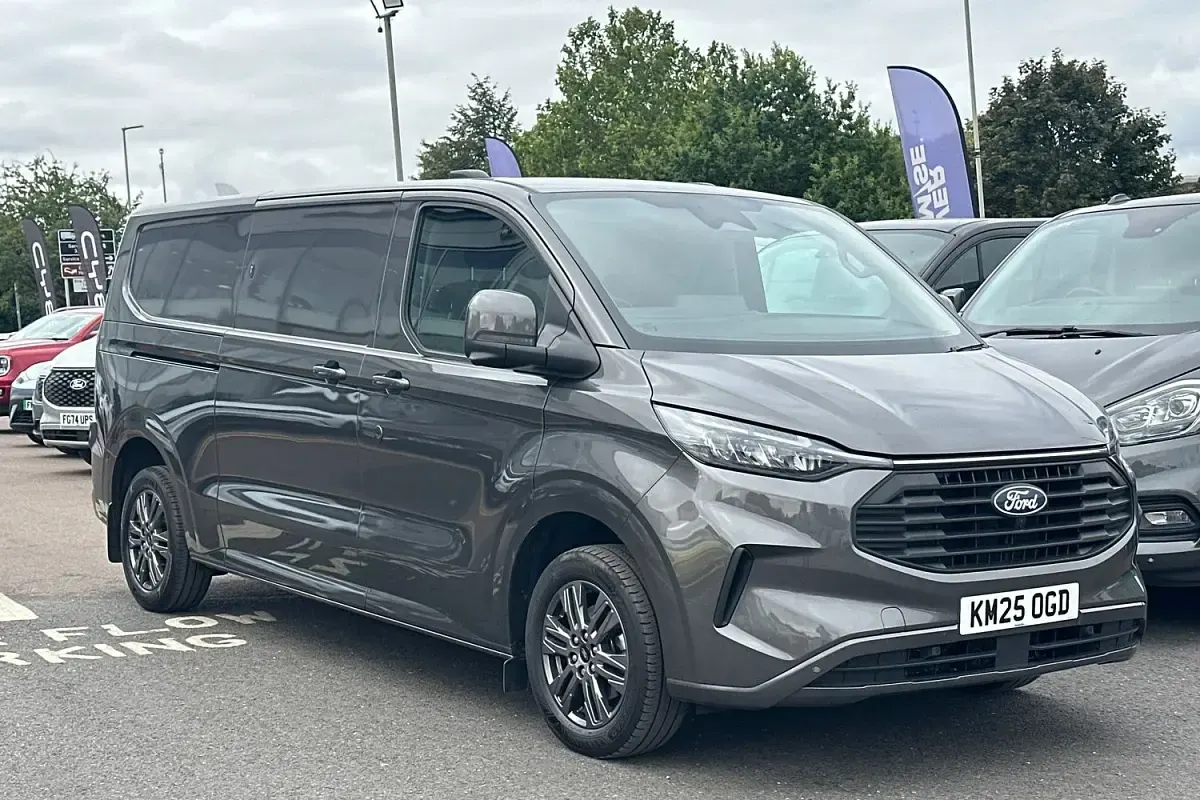 Used Ford Transit Custom Limited 170 HP (125 kW) 2025 Van