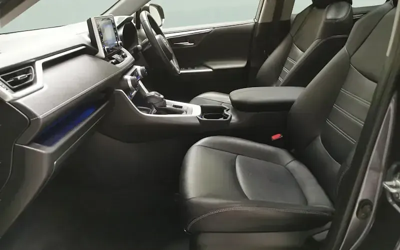 Usado Toyota RAV4 218 HP (160 kW) 2025 SUV