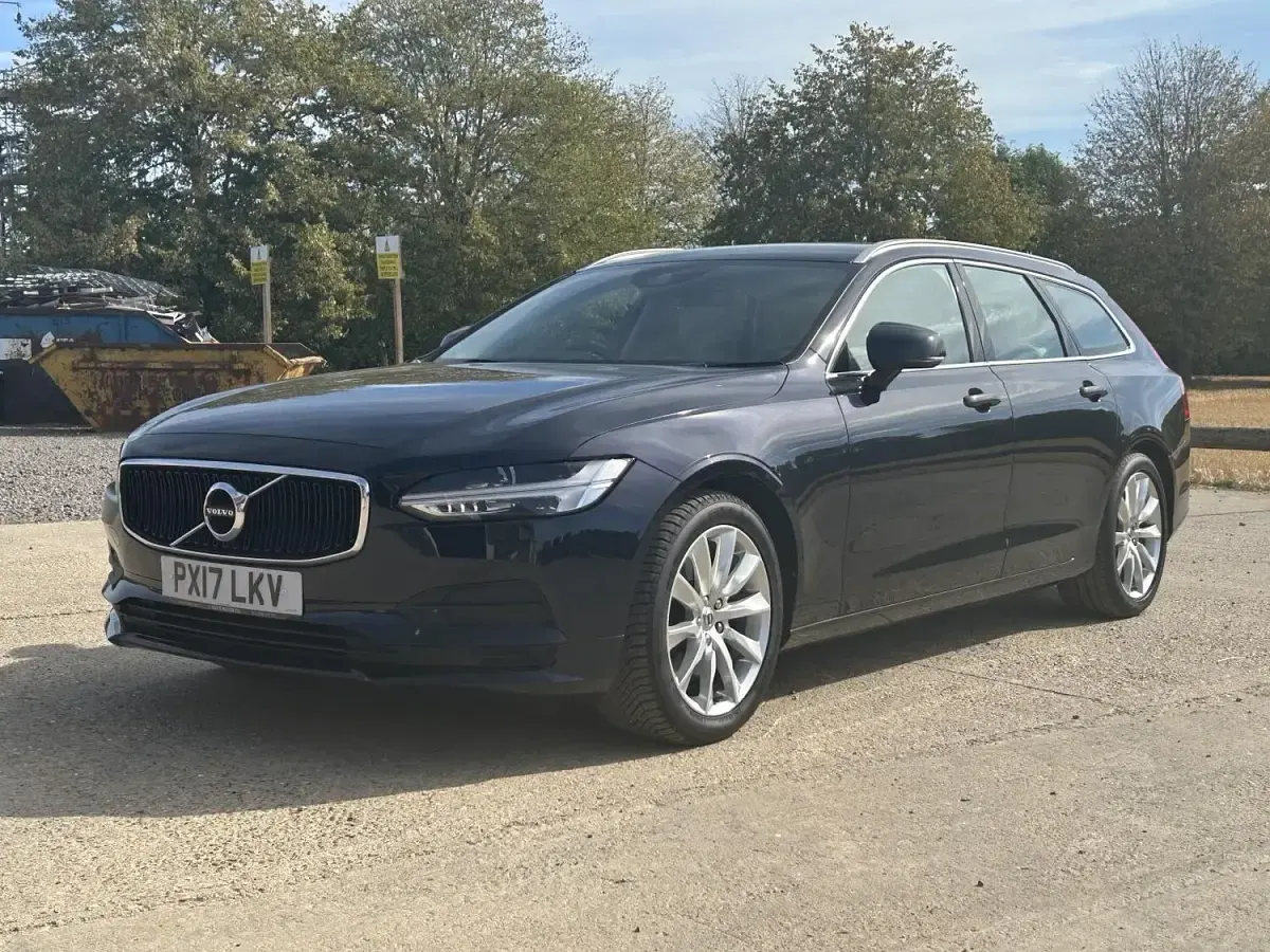 Used Volvo V90 Momentum 231 HP (169 kW) 2017 Blue Estate