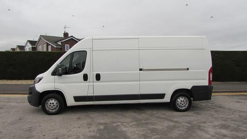 Used Peugeot Boxer 130 HP (95 kW) 2015 White Van
