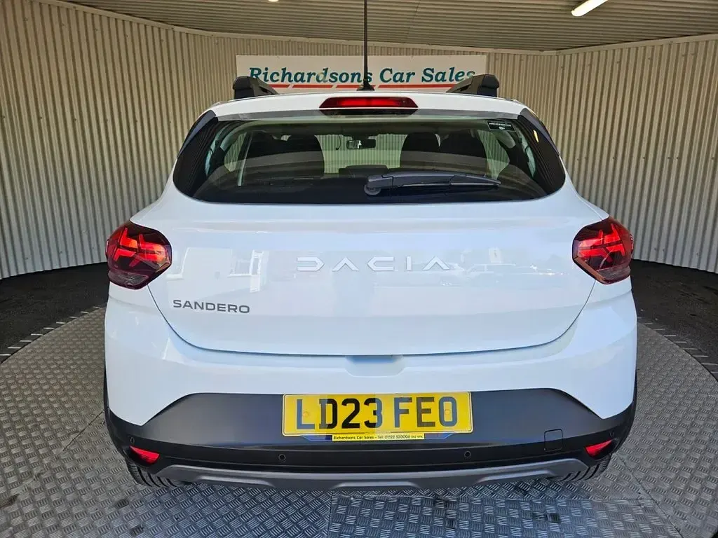 Used Dacia Sandero Expression 90 HP (66 kW) 2023 White Hatchback