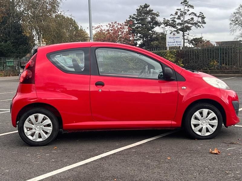 Used Peugeot 107 Access 68 HP (50 kW) 2012 Red Hatchback