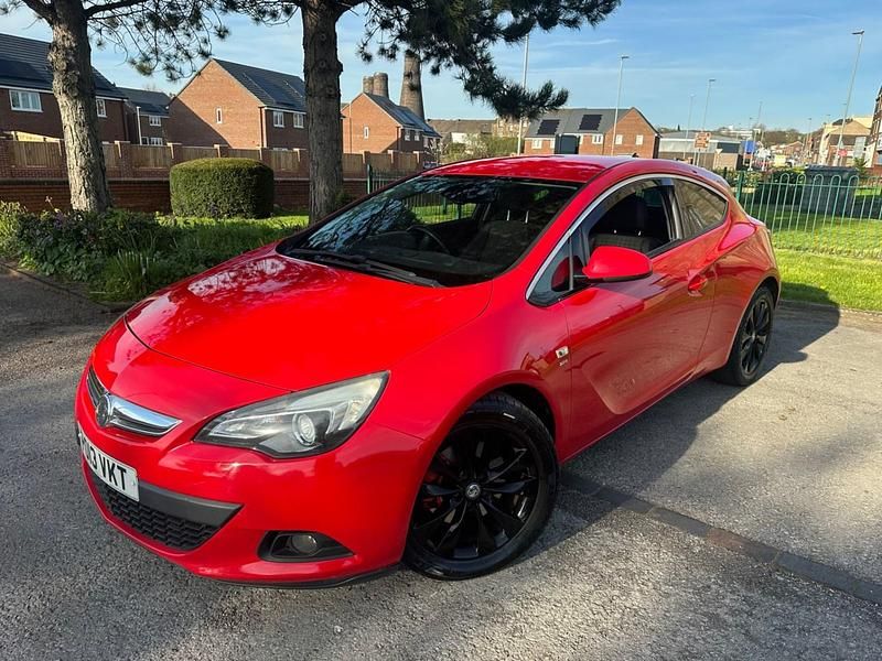 Used Vauxhall Astra GTC SRi 140 HP (102 kW) 2013 Red Hatchback