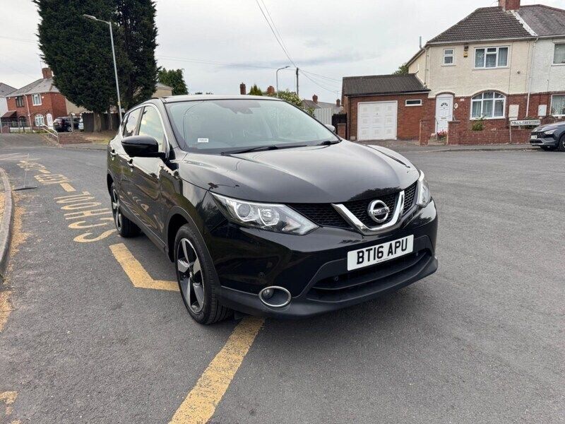 Black Used 2016 Nissan Qashqai N-Connecta SUV | £4,500 (Good price) - Image 1/4