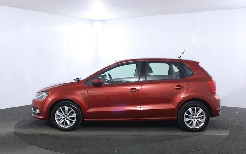 Begagnad VW Polo SE 90 HK (66 kW) 2015 Röd Halvkombi