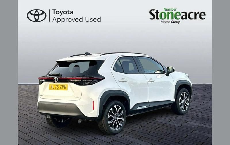 New Toyota Yaris Cross Design 113 HP (83 kW) 2025 White SUV