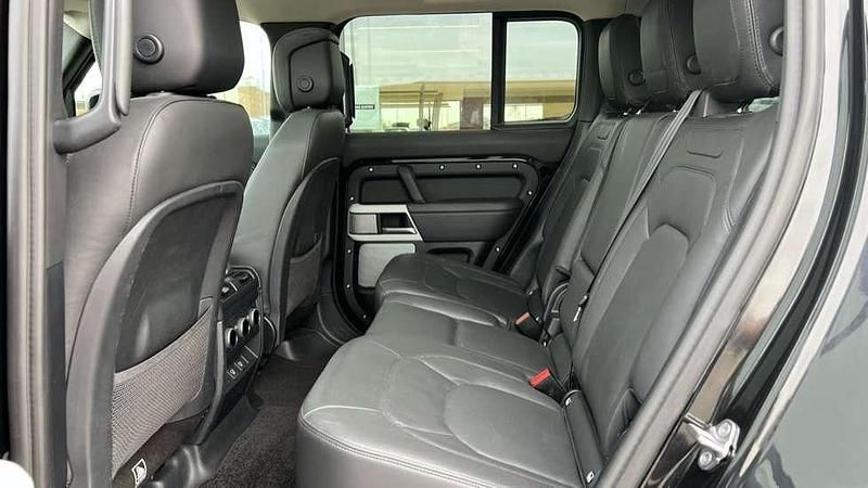 Used Land Rover Defender HSE 300 HP (220 kW) 2024 Metallic  santorini black SUV