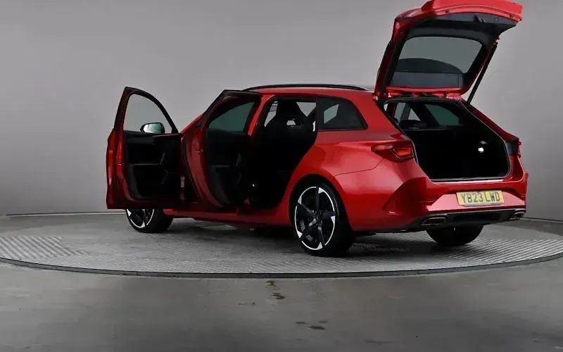 Used Cupra Leon VZ3 245 HP (180 kW) 2023 Red Estate