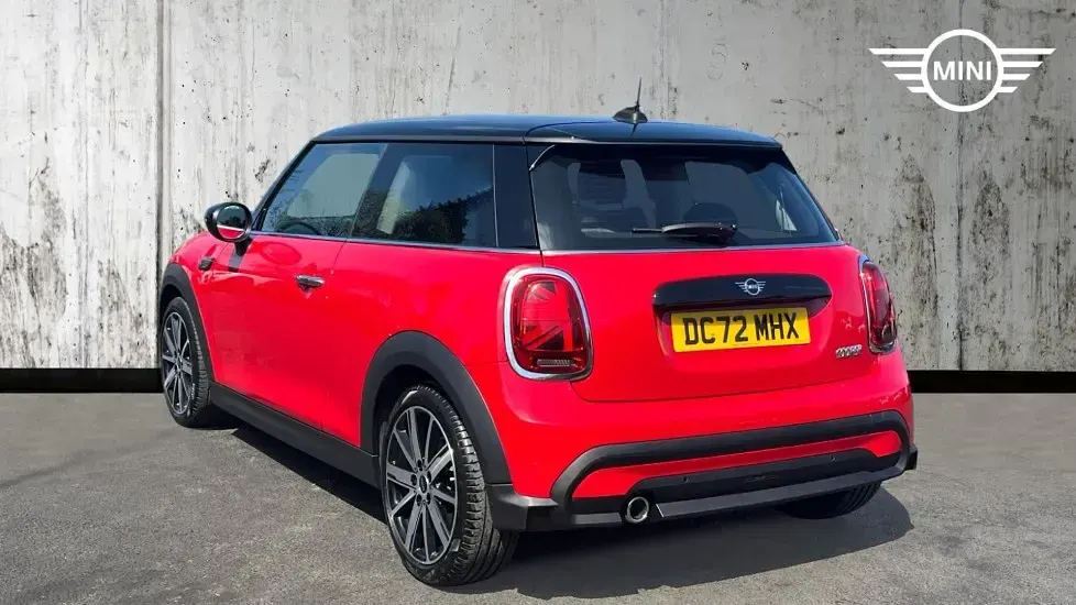 Usado Mini Cooper Classic 134 HP (98 kW) 2023 Vermelho Citadino