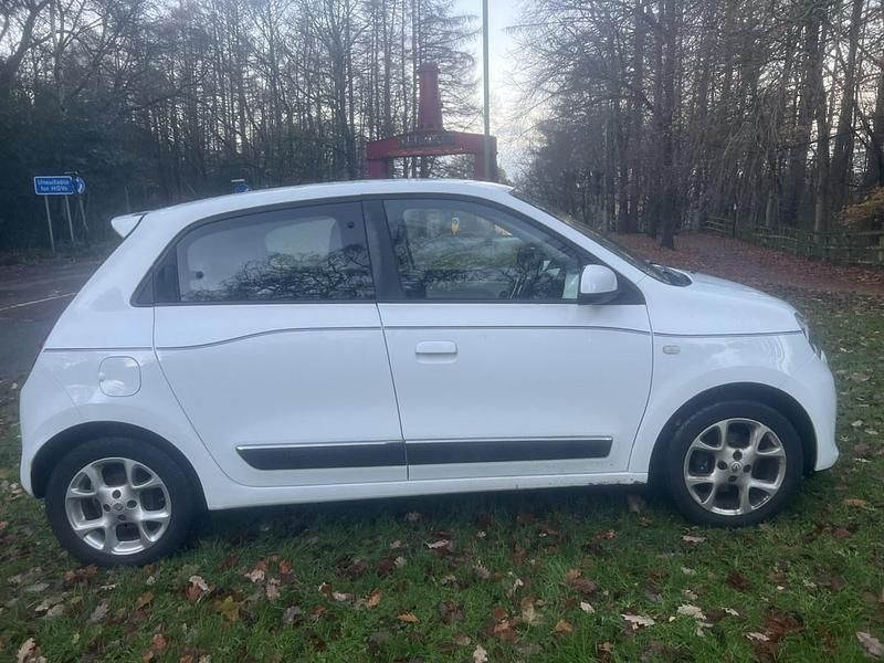 Used Renault Twingo Dynamique 70 HP (51 kW) 2015 White Hatchback