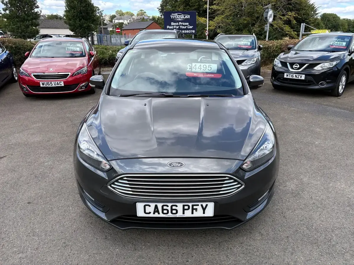 Used Ford Focus Zetec 125 HP (91 kW) 2017 Grey Hatchback