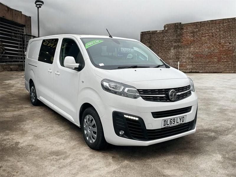 Used Vauxhall Vivaro Sportive 150 HP (110 kW) 2019 White MPV