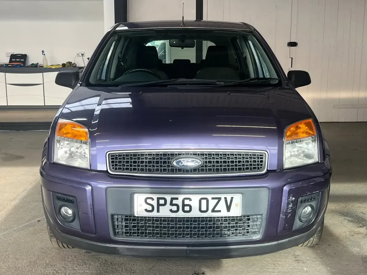 Used Ford Fusion Zetec 101 HP (74 kW) 2006 Purple Hatchback